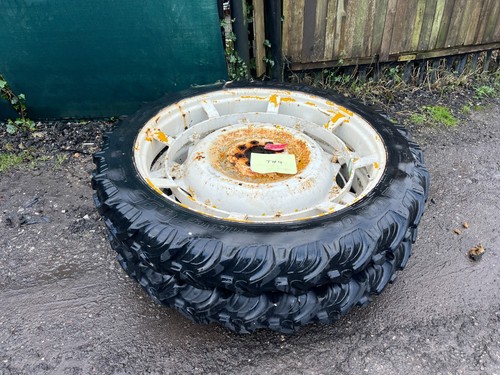 Taurus wheel tyre rim row - &,